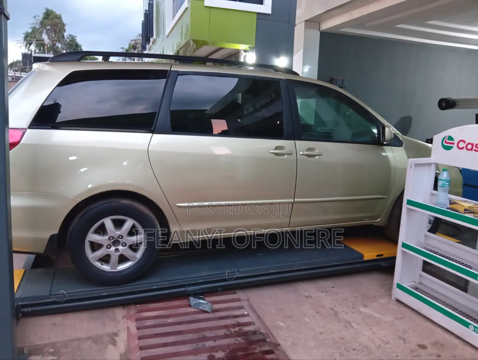 Toyota Sienna XLE FWD (3.3L V6 5A) 2004 Gold