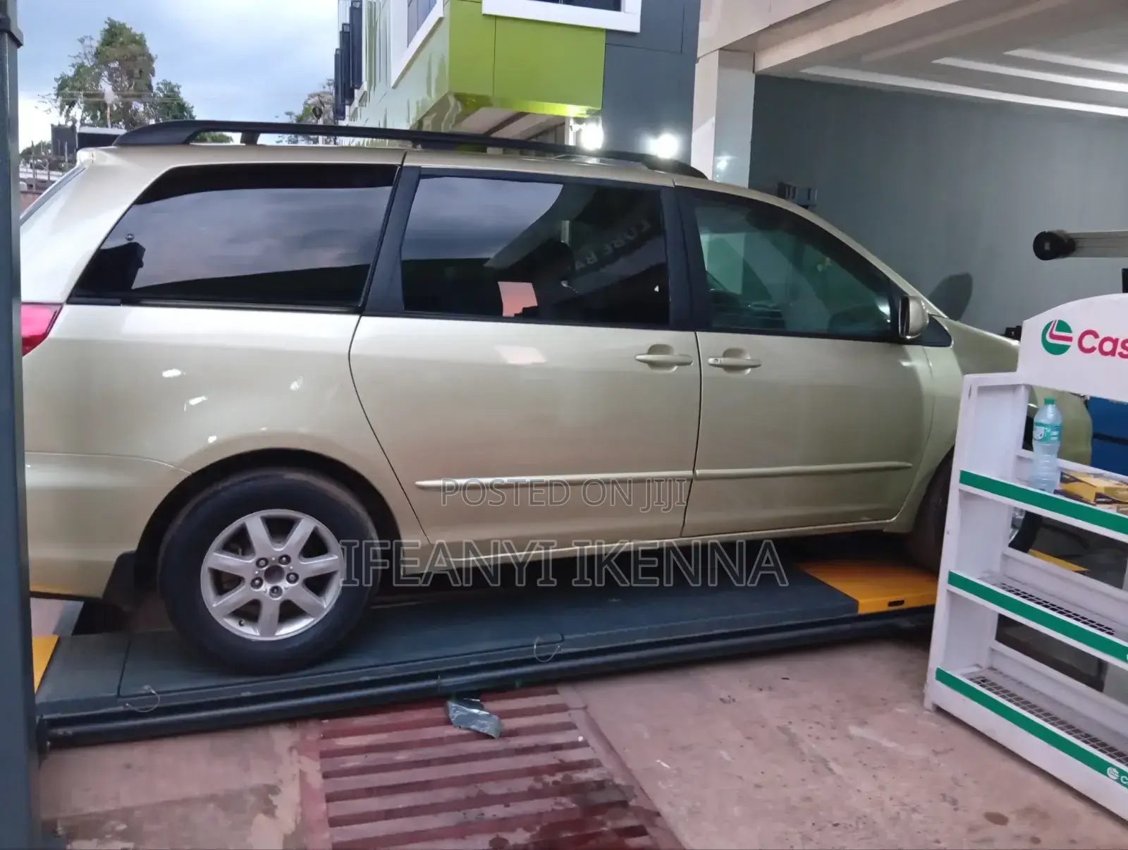 Toyota Sienna XLE FWD (3.3L V6 5A) 2004 Gold