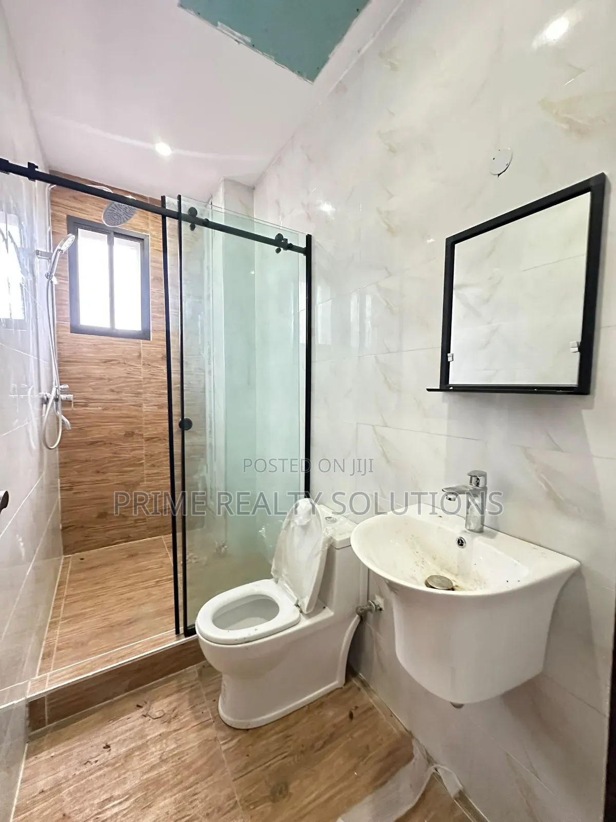 3bdrm Penthouse in Lekki Phase 1 for sale
