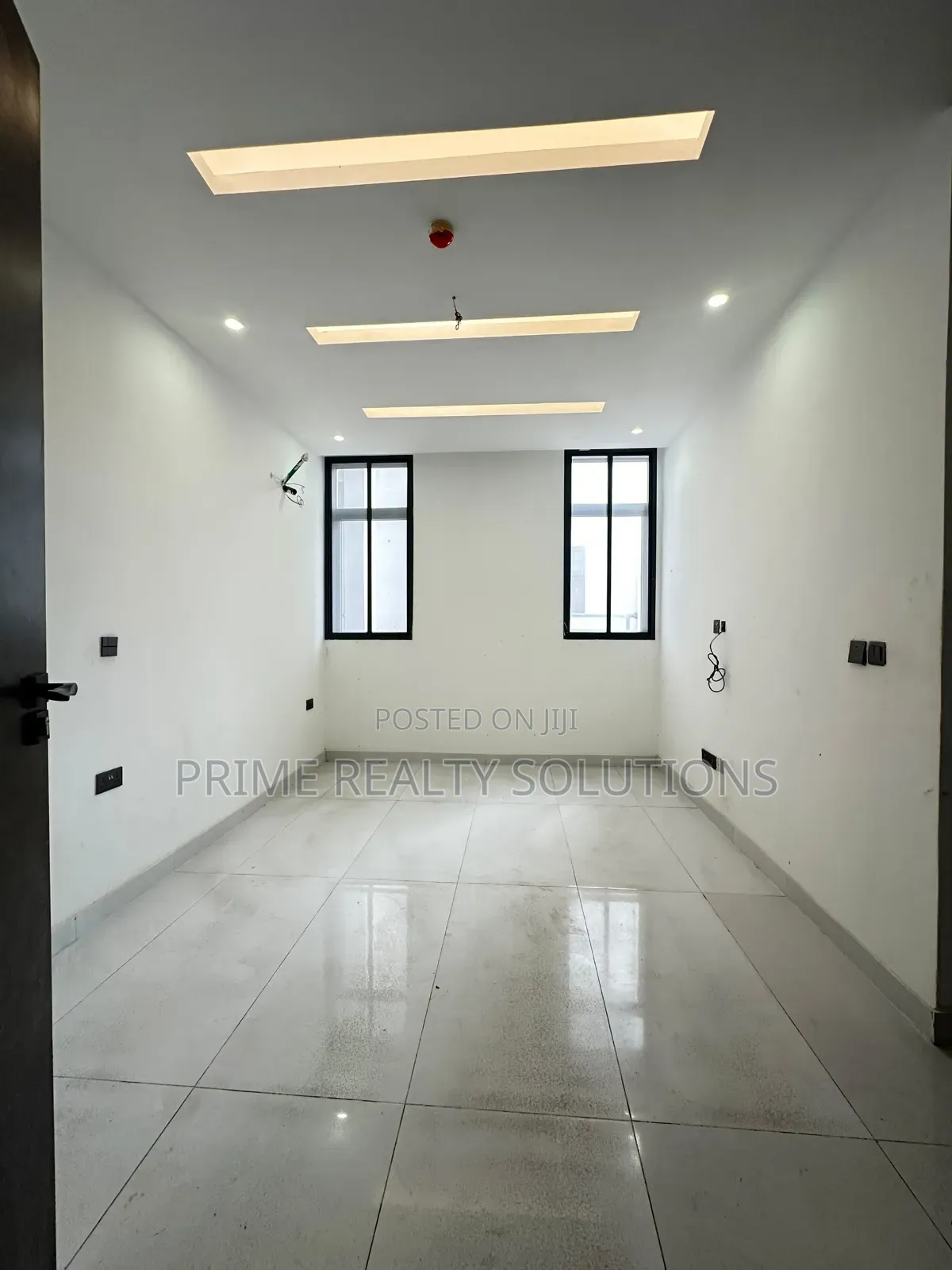 3bdrm Penthouse in Lekki Phase 1 for sale