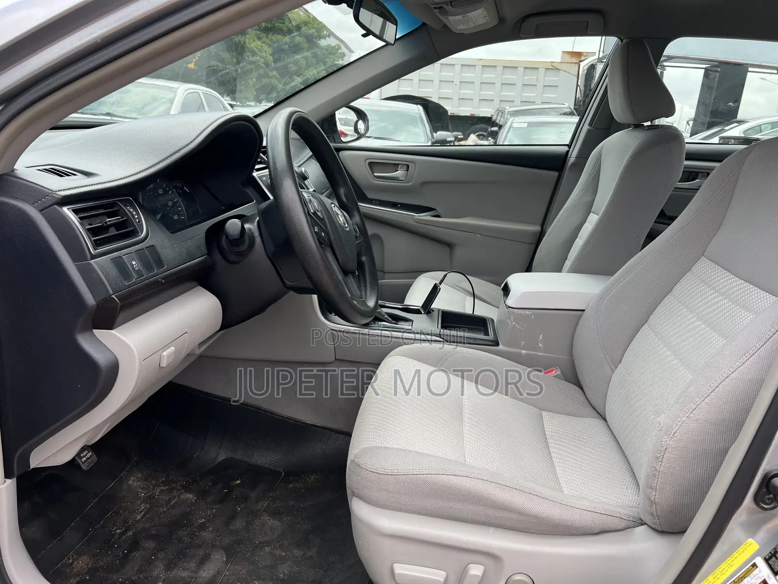 Toyota Camry LE 4dr Sedan (2.5L 4cyl 6A) 2015 Silver