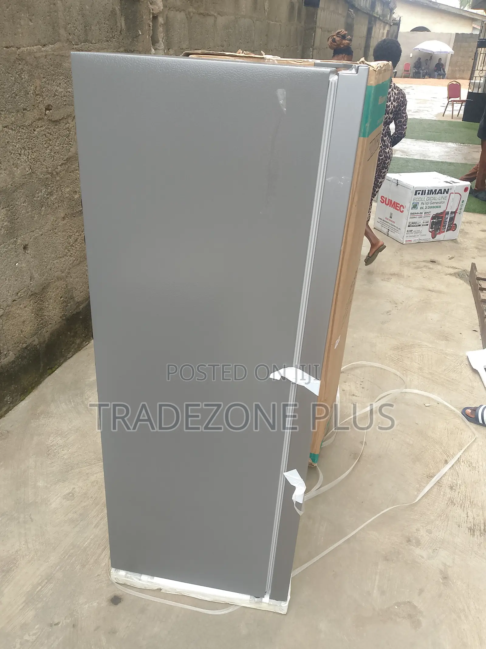 Hisense 190L Standing Freezer – Store More Easily