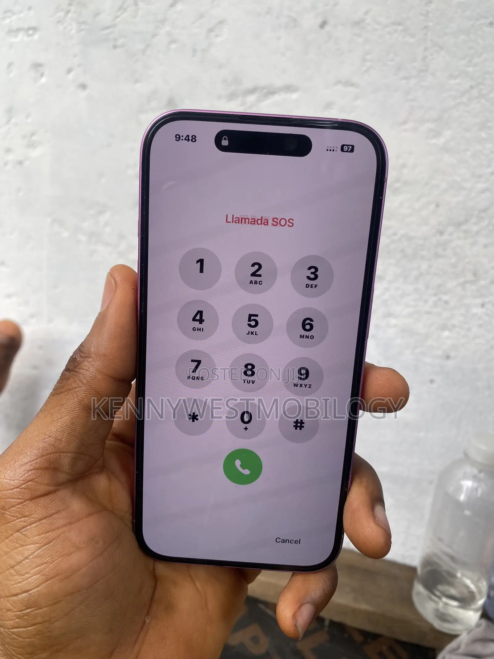 iPhone 16 Screen