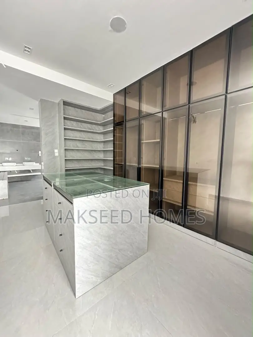 5bdrm Duplex in Ikoyi for sale