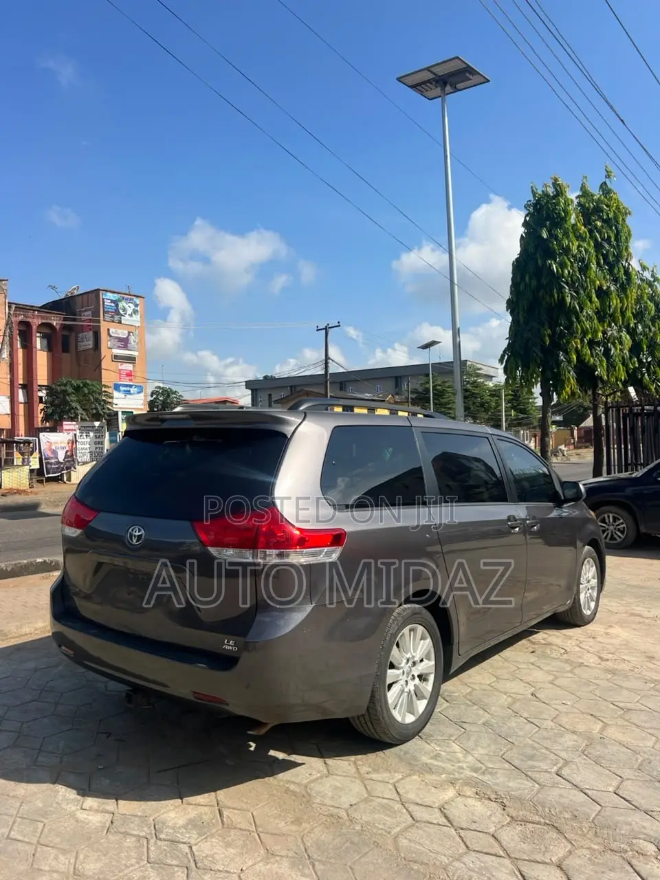 Toyota Sienna LE AWD 7-Passenger 2013 Gray