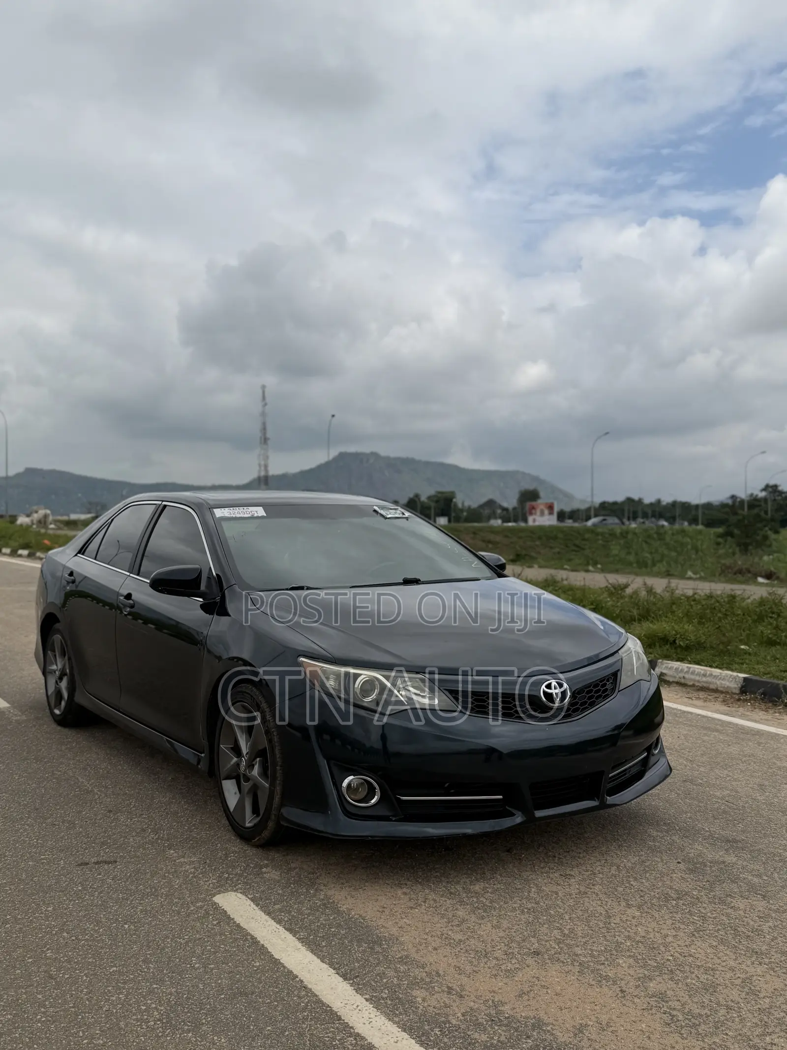 Toyota Camry SE V6 4dr Sedan (3.5L 6cyl 6A) 2013 Black