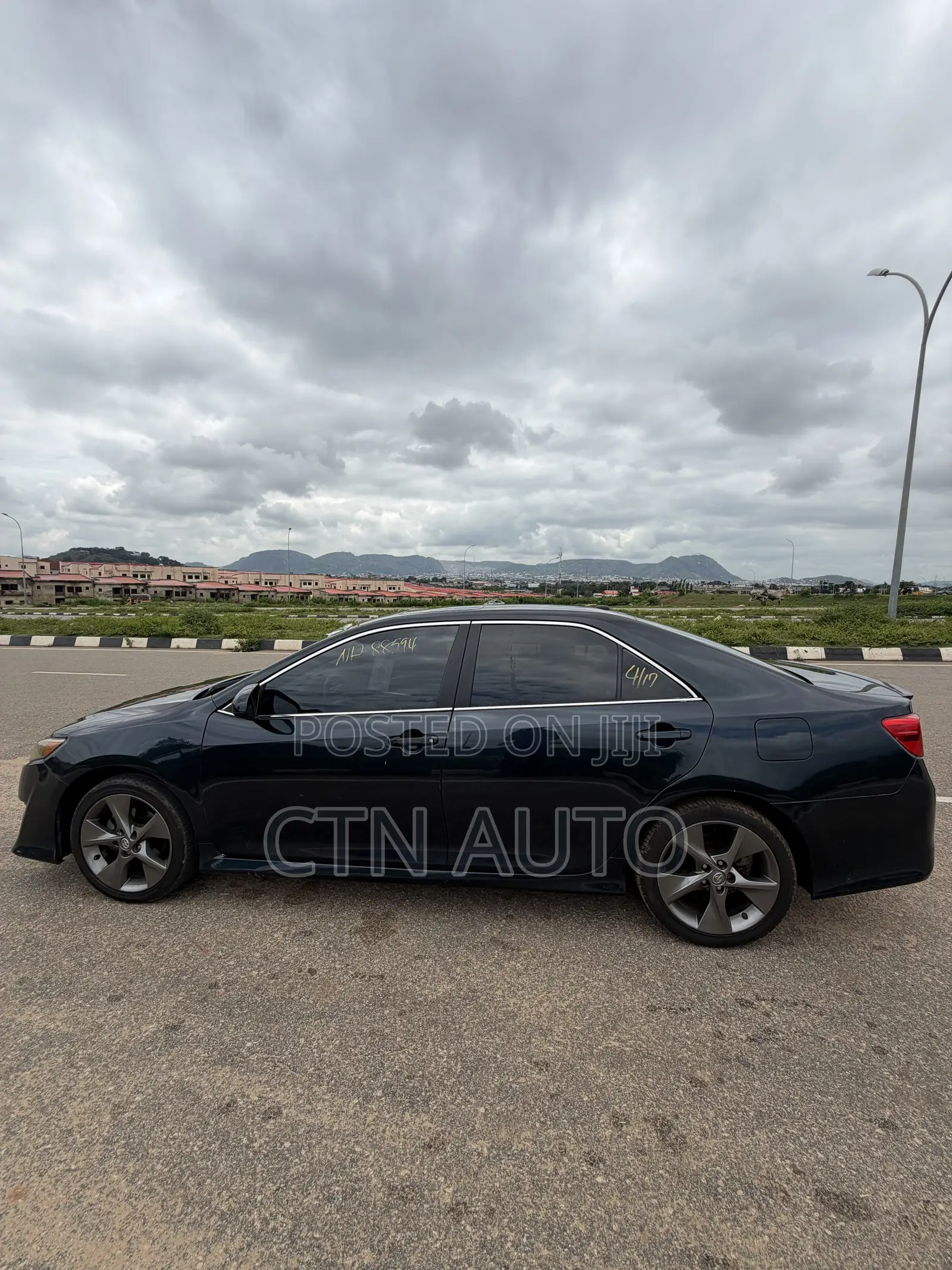 Toyota Camry SE V6 4dr Sedan (3.5L 6cyl 6A) 2013 Black