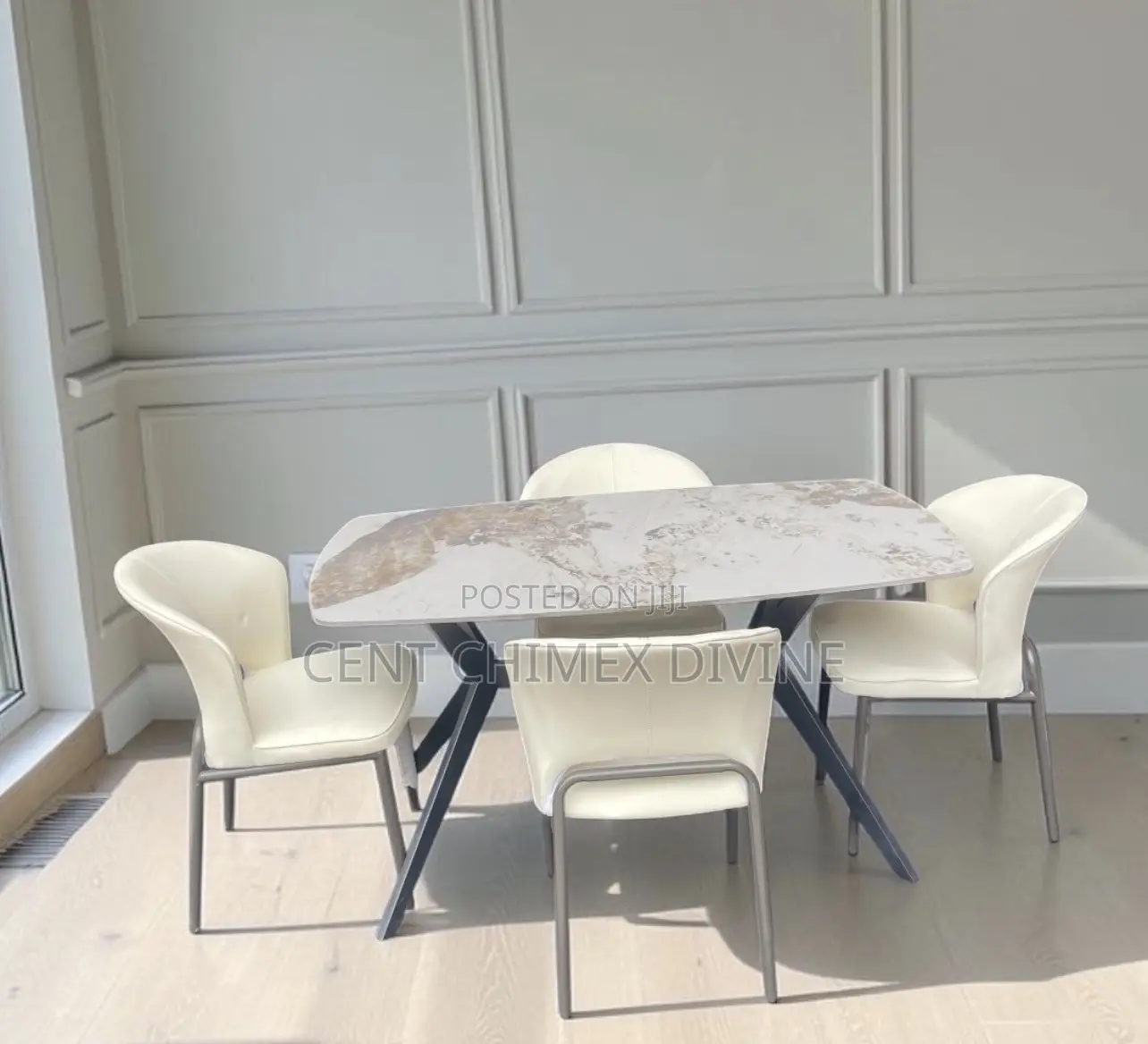 Sweet Looking 4 Seater Dinning Set