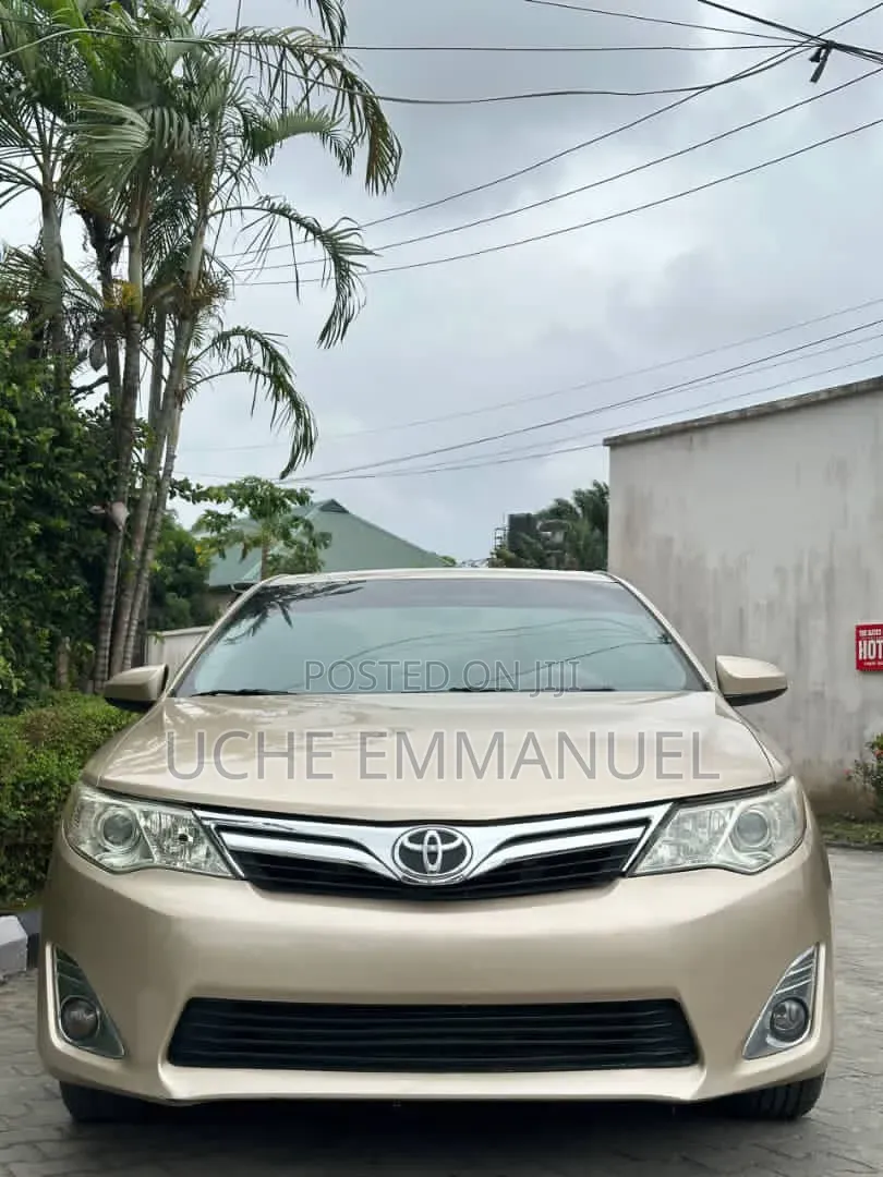 Toyota Camry 2012 Gold