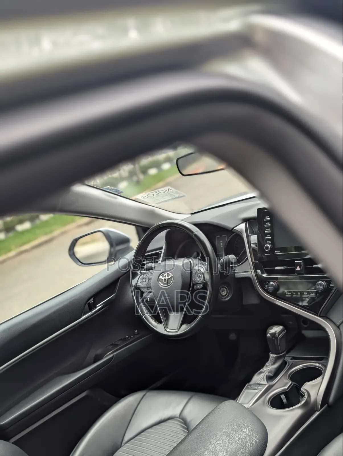 Toyota Camry SE 2023 Silver