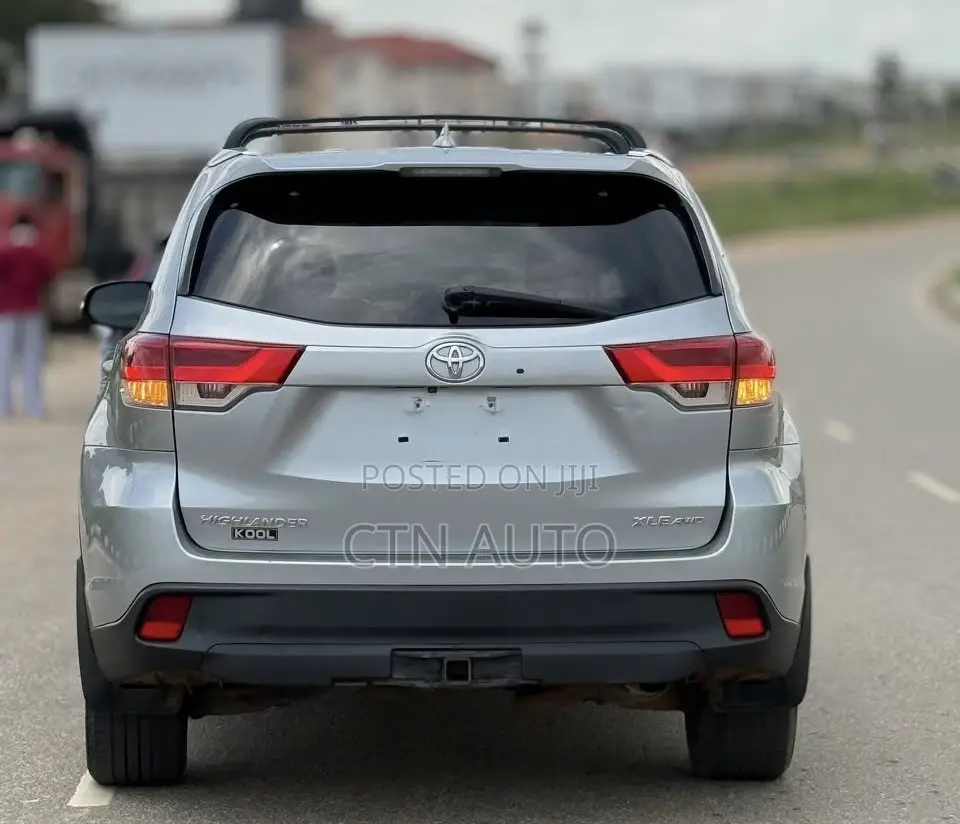 Toyota Highlander XLE V6 4x4 (3.5L 6cyl 6A) 2016 Silver