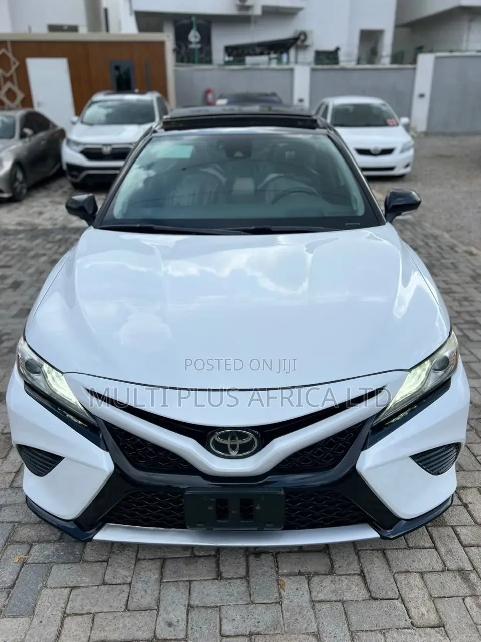 Toyota Camry XLE V6 FWD 2020 White