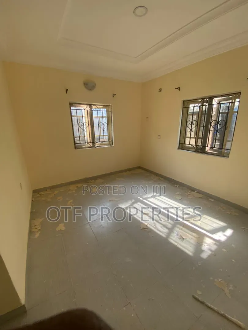 2bdrm Bungalow in Fo1 Main for rent