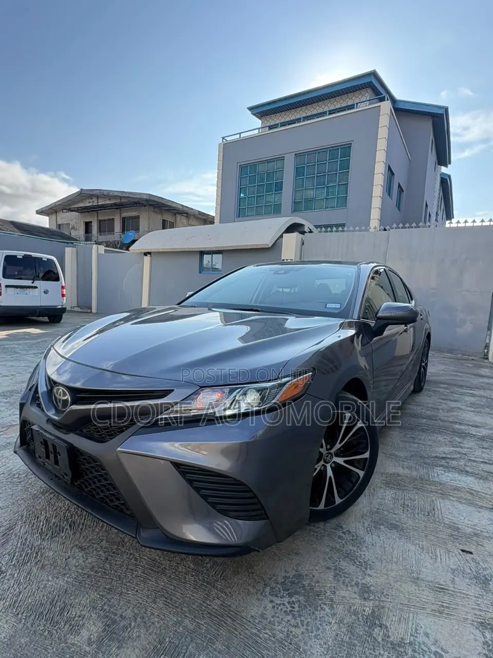 Toyota Camry SE FWD 2020 Gray