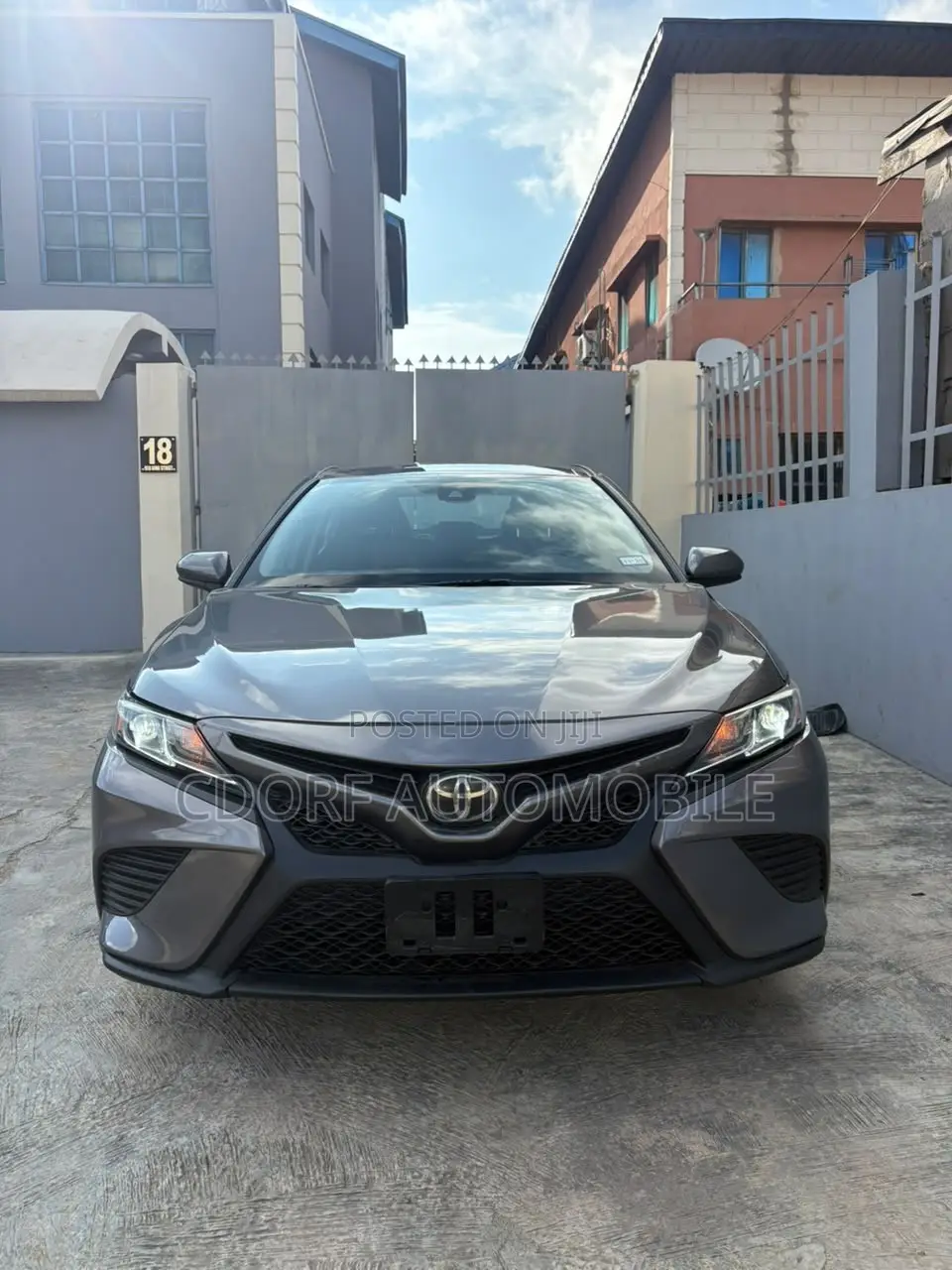 Toyota Camry SE FWD 2020 Gray