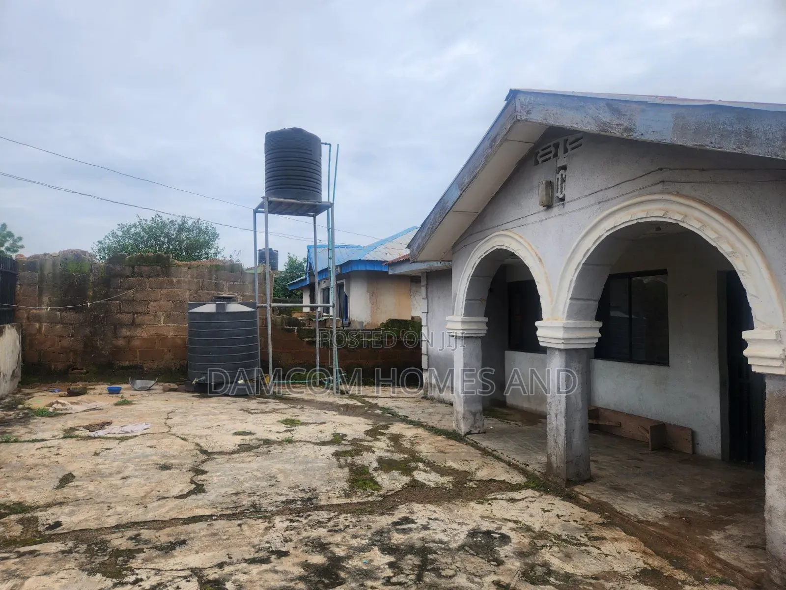 6bdrm Bungalow in Odo Oba for sale