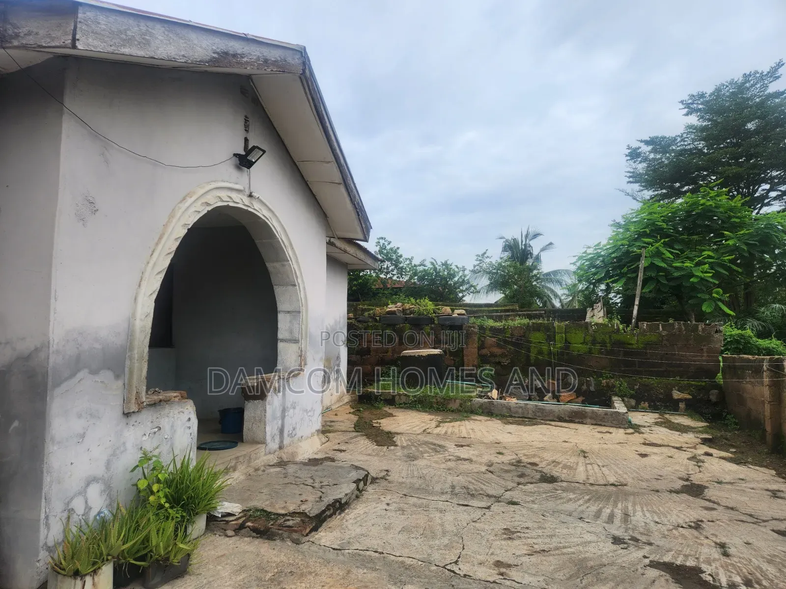 6bdrm Bungalow in Odo Oba for sale