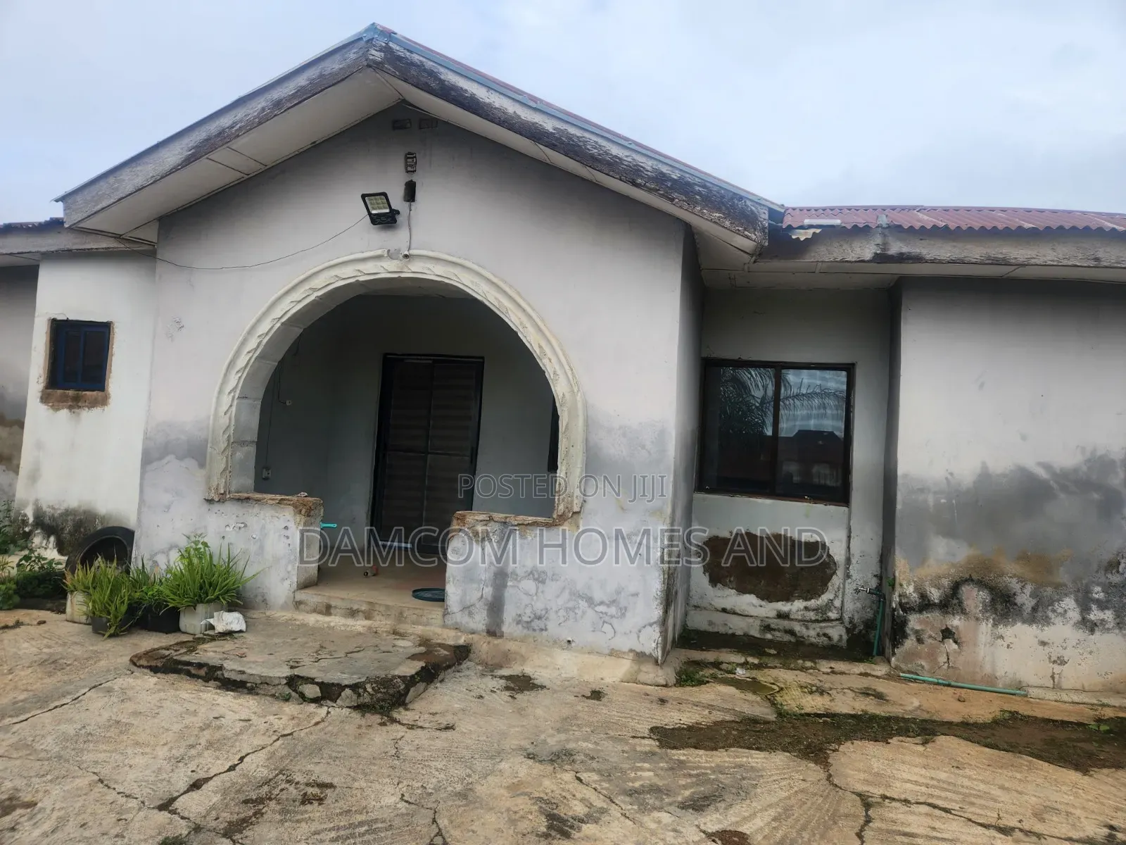 6bdrm Bungalow in Odo Oba for sale