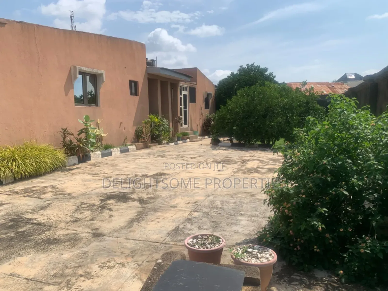 4bdrm Bungalow in Adetokun, Ologuneru for sale