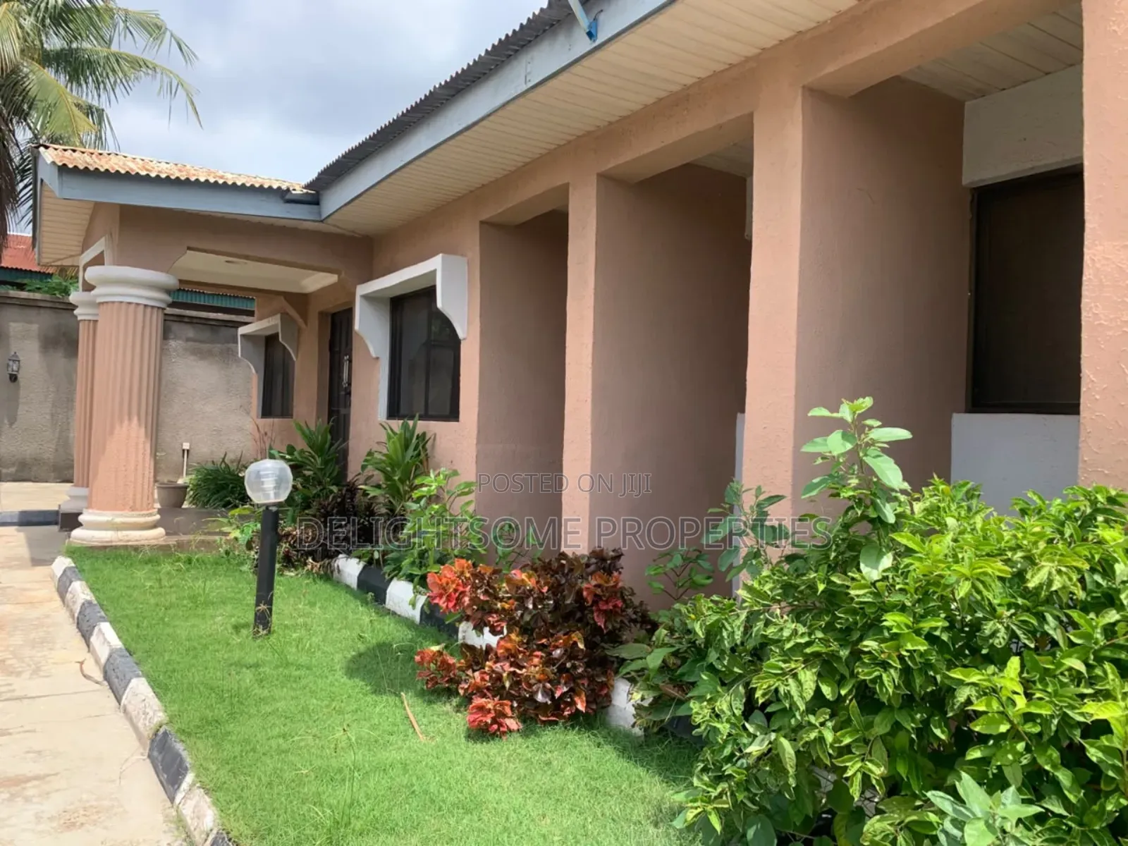 4bdrm Bungalow in Adetokun, Ologuneru for sale