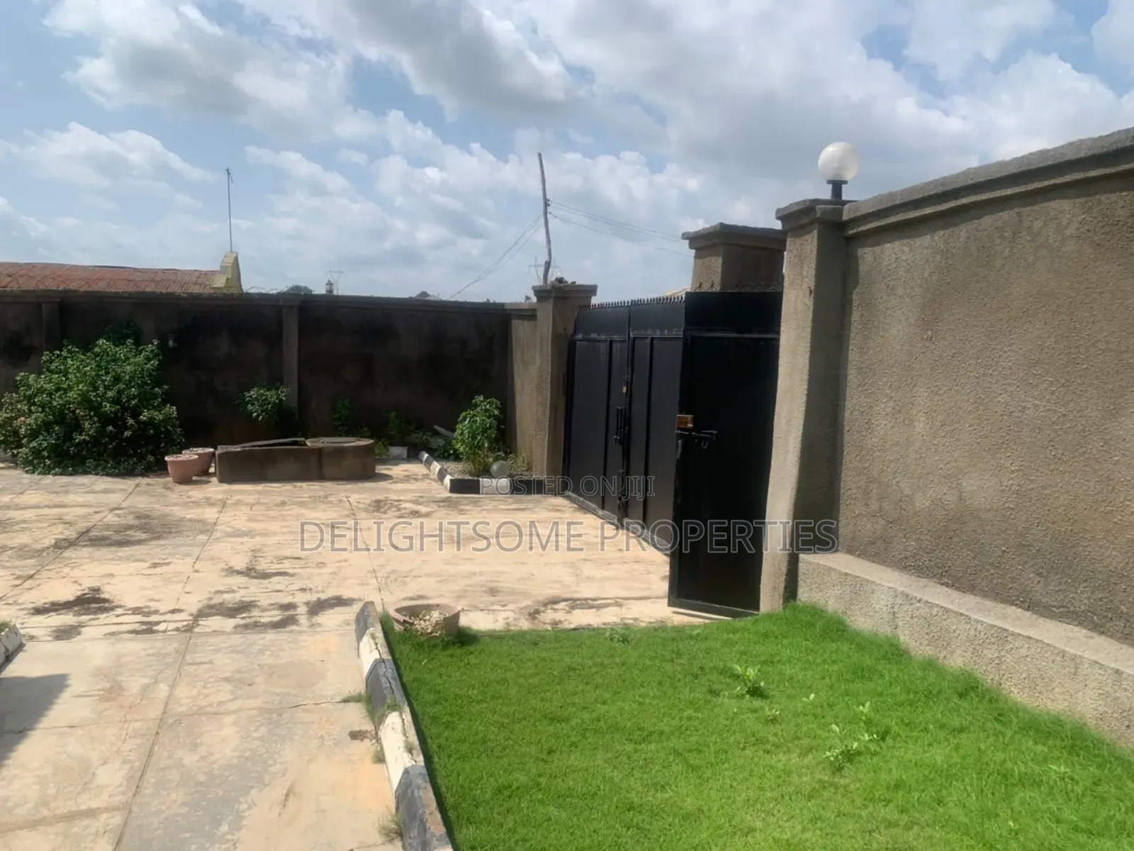 4bdrm Bungalow in Adetokun, Ologuneru for sale