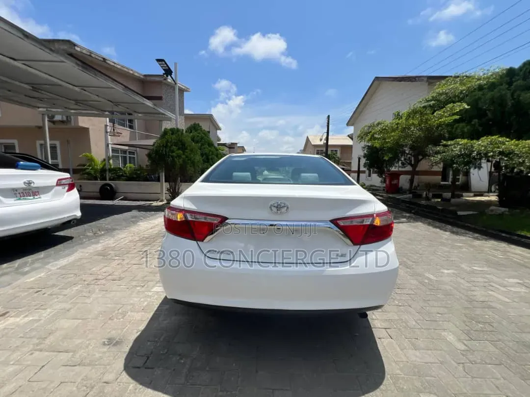 Toyota Camry LE 4dr Sedan (2.5L 4cyl 6A) 2015 White