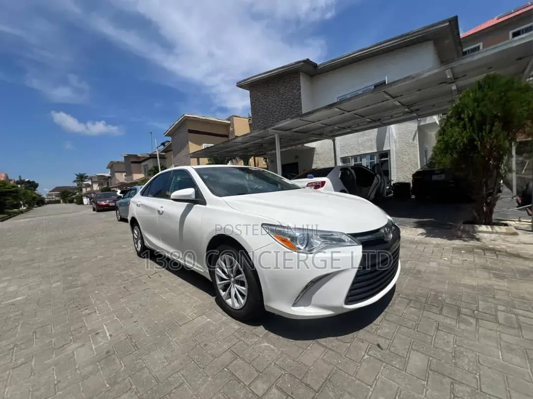 Toyota Camry LE 4dr Sedan (2.5L 4cyl 6A) 2015 White