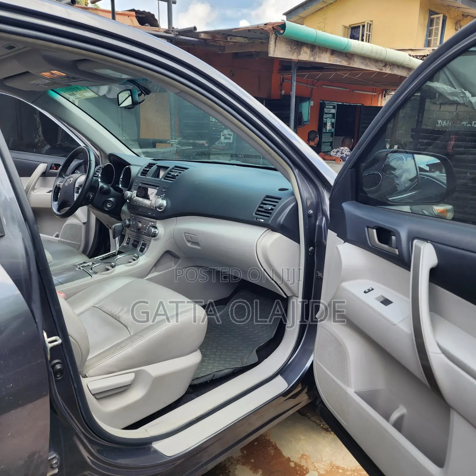 Toyota Highlander SE 2012 Gray