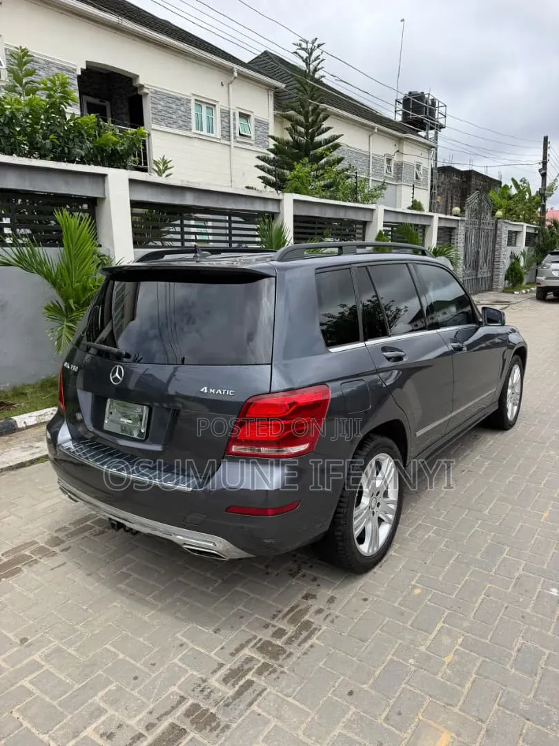Mercedes-Benz GLK-Class Base GLK 350 4dr AWD 4MATIC (3.5L 6cyl 7A) 2015
