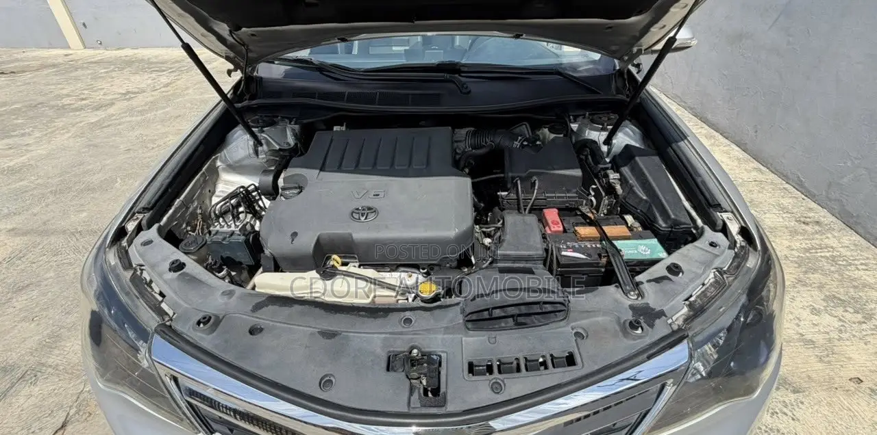 Toyota Camry XLE 4dr Sedan (3.5L 6cyl 6A) 2014 Silver
