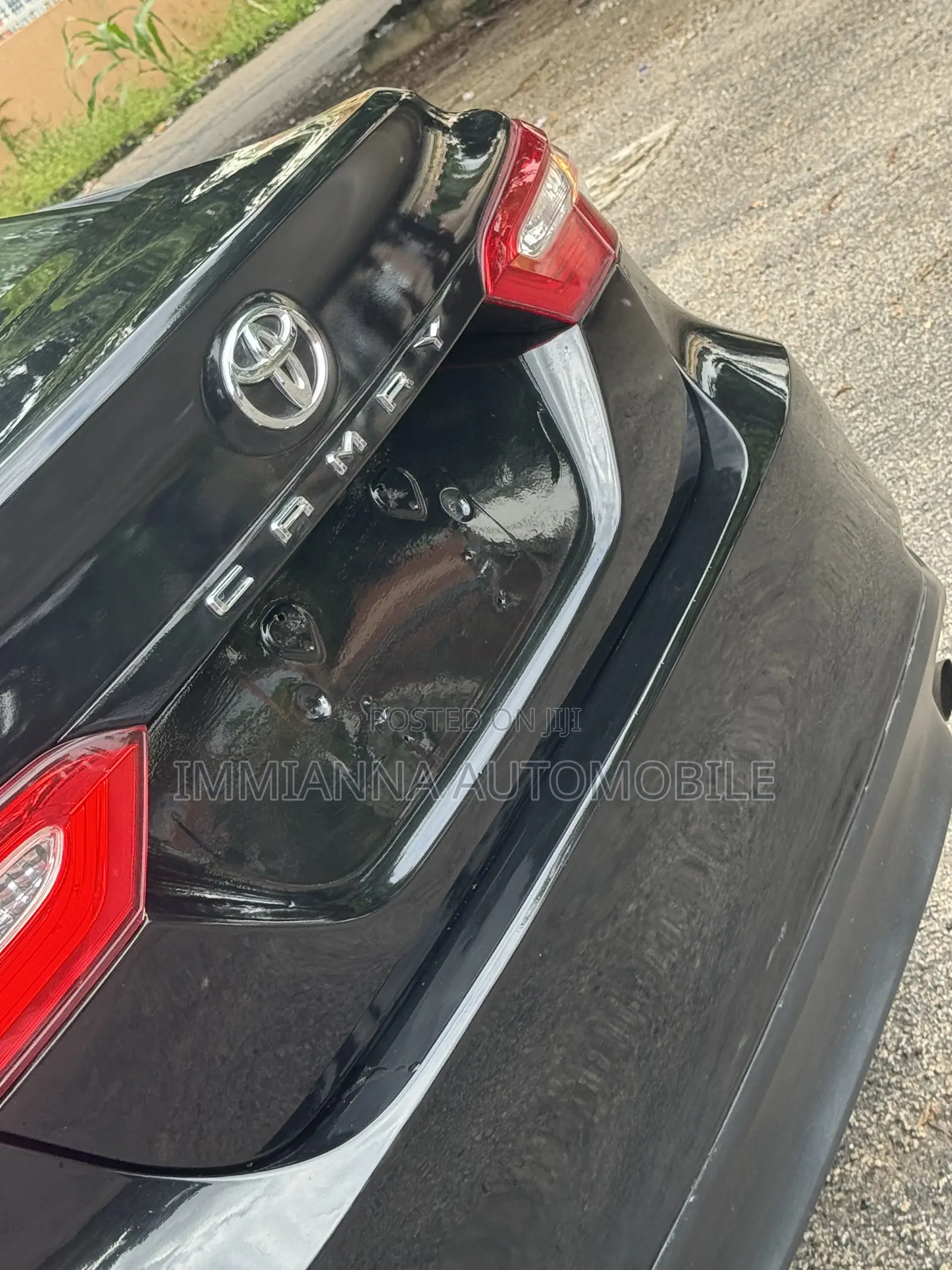 Toyota Camry SE FWD (2.5L 4cyl 8AM) 2018 Black