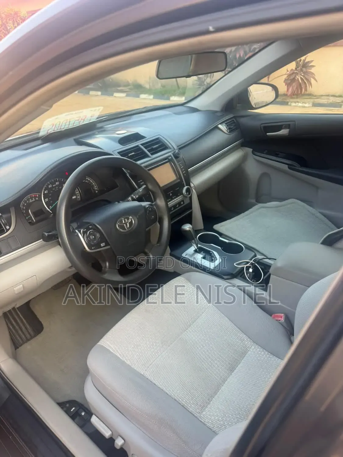 Toyota Camry LE 4dr Sedan (2.5L 4cyl 6A) 2012 Gray