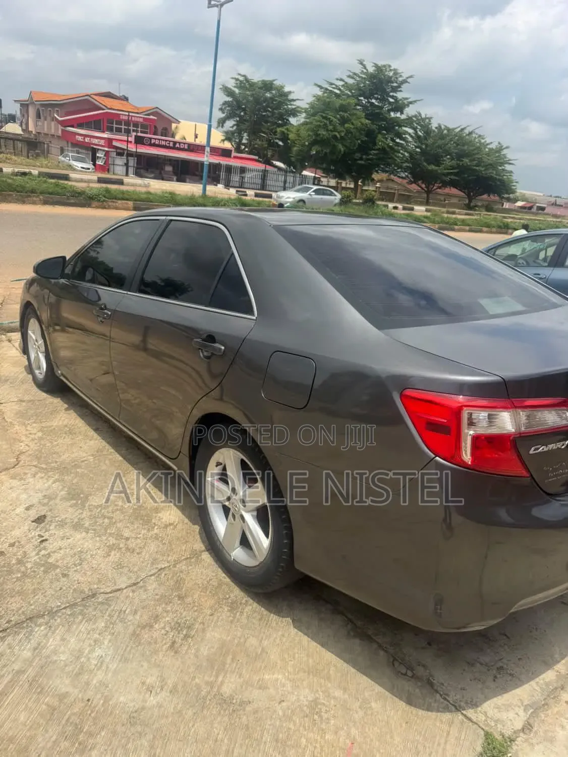 Toyota Camry LE 4dr Sedan (2.5L 4cyl 6A) 2012 Gray