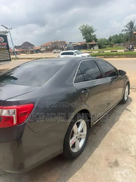 Toyota Camry LE 4dr Sedan (2.5L 4cyl 6A) 2012 Gray