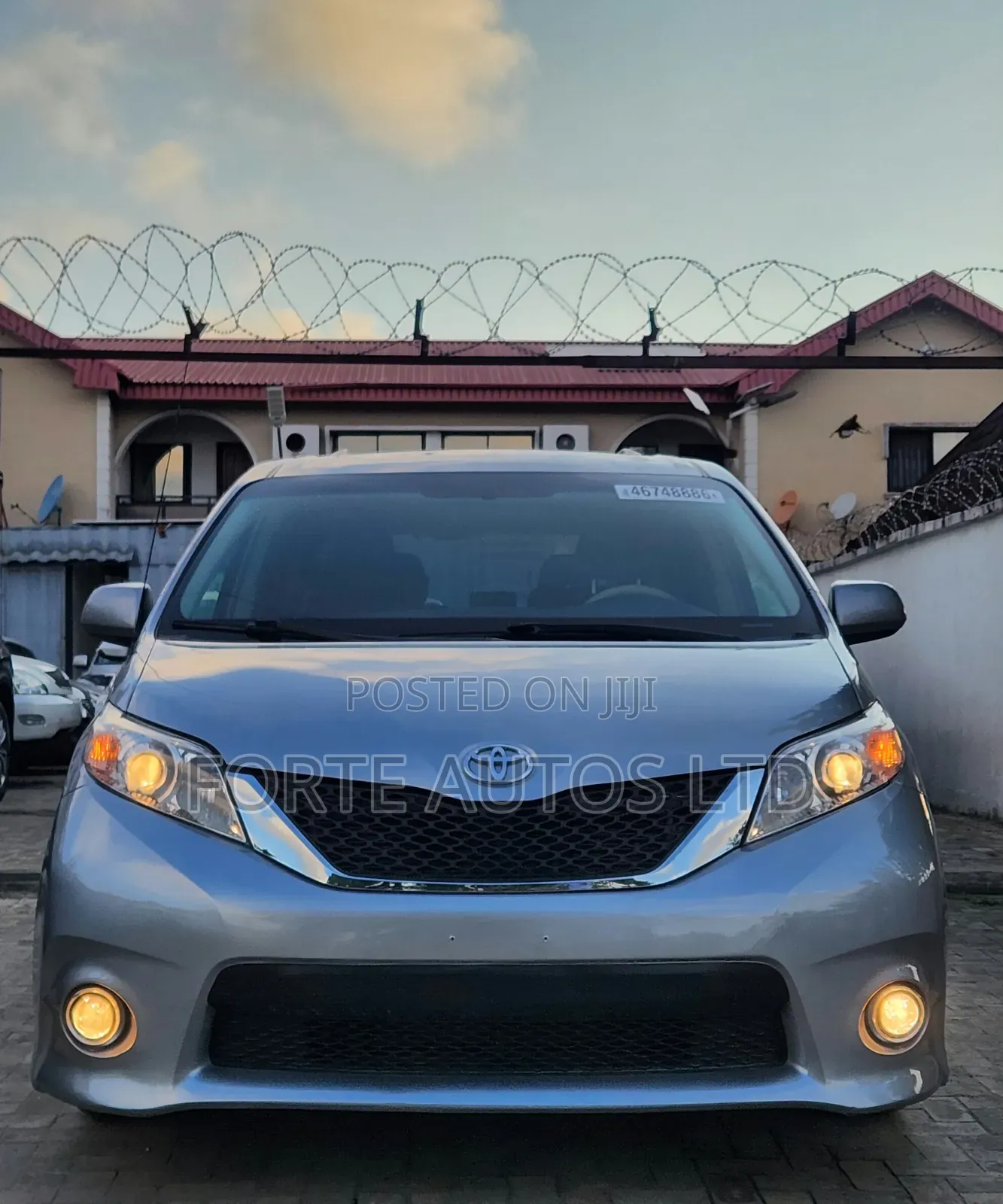 Toyota Sienna SE 8 Passenger 2012 Silver