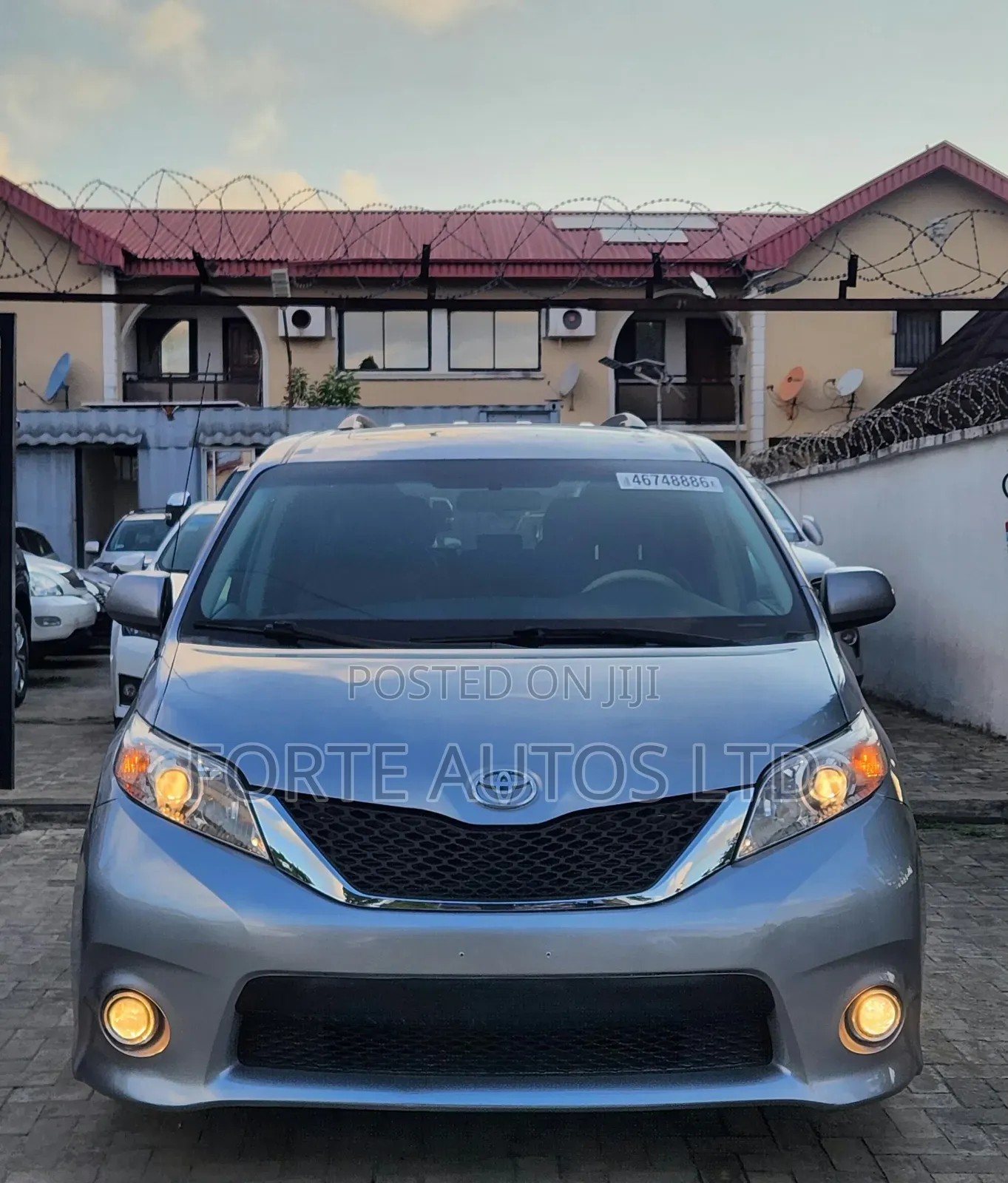 Toyota Sienna SE 8 Passenger 2012 Silver