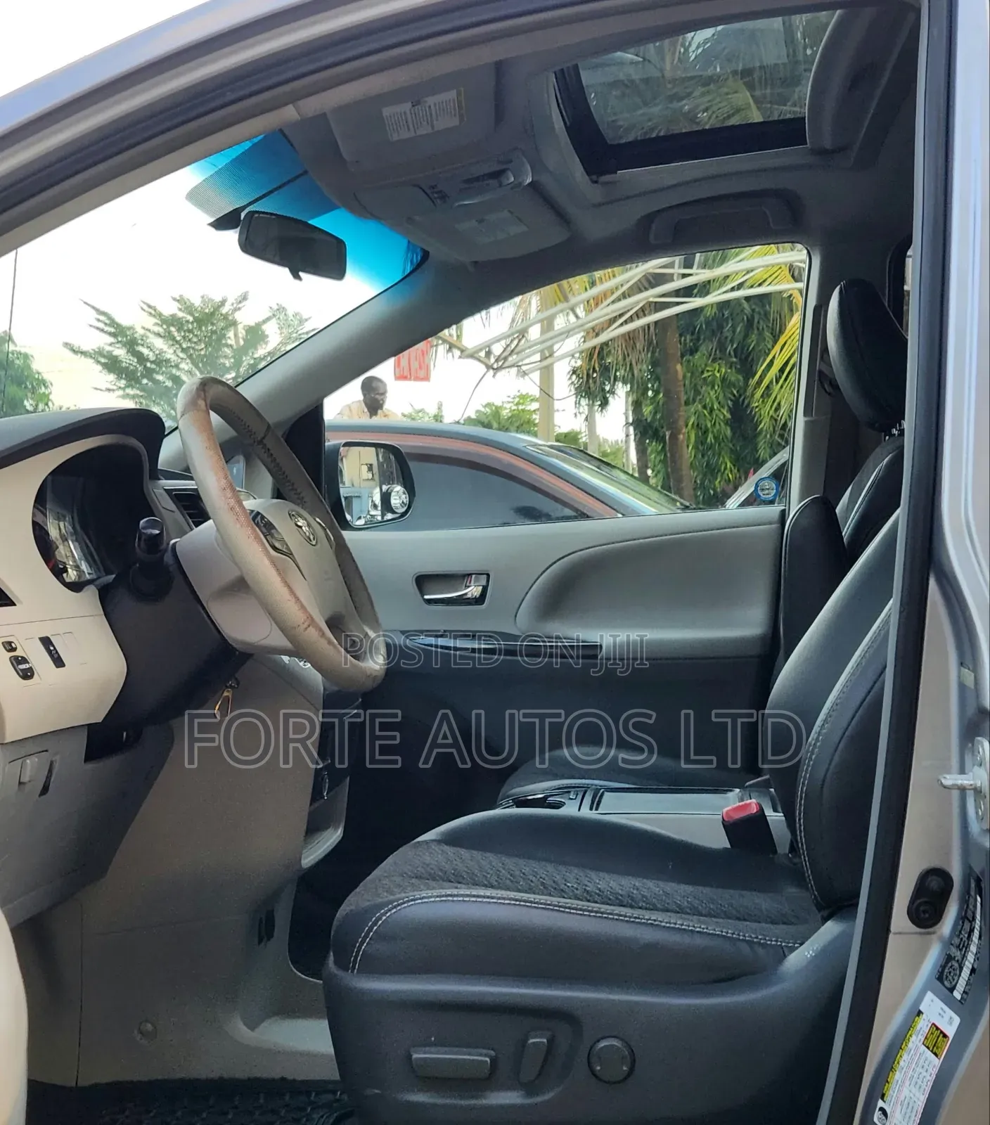 Toyota Sienna SE 8 Passenger 2012 Silver