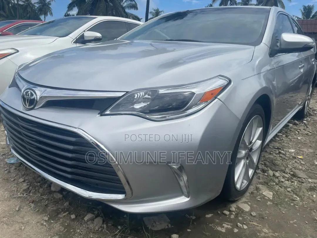 Toyota Avalon Limited 4dr Sedan (3.5L 6cyl 6A) 2015 Silver