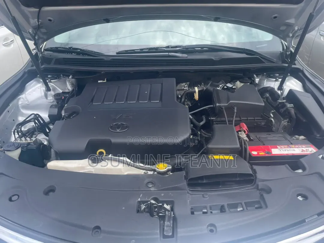 Toyota Avalon Limited 4dr Sedan (3.5L 6cyl 6A) 2015 Silver