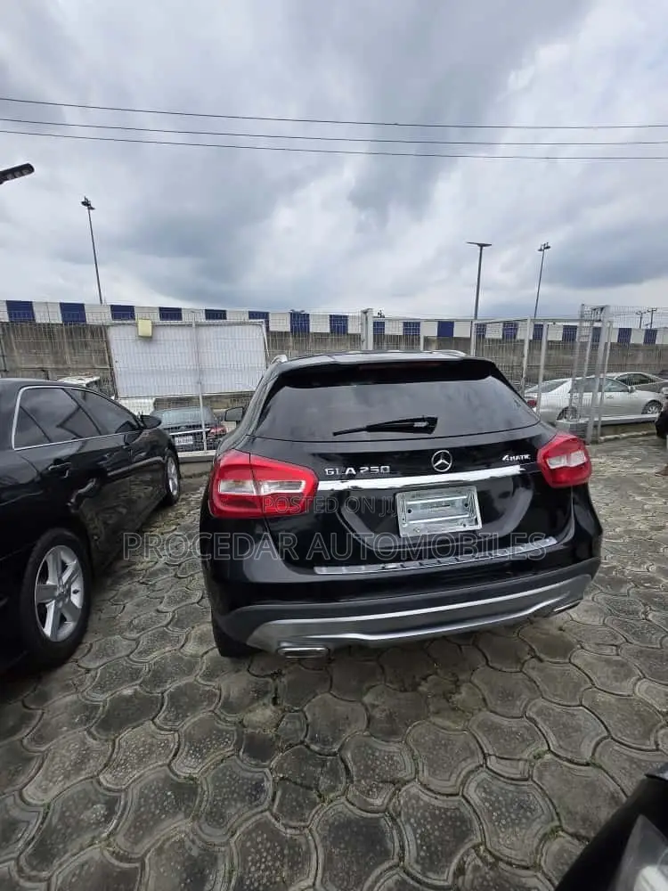 Mercedes-Benz GLA 250 2016 Black