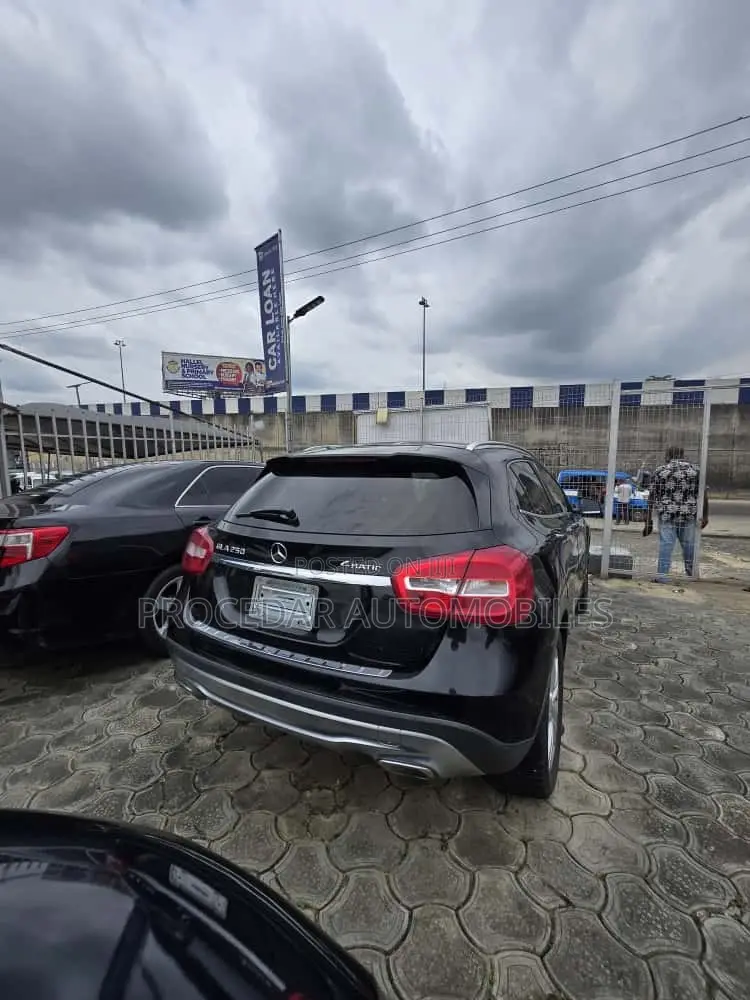 Mercedes-Benz GLA 250 2016 Black