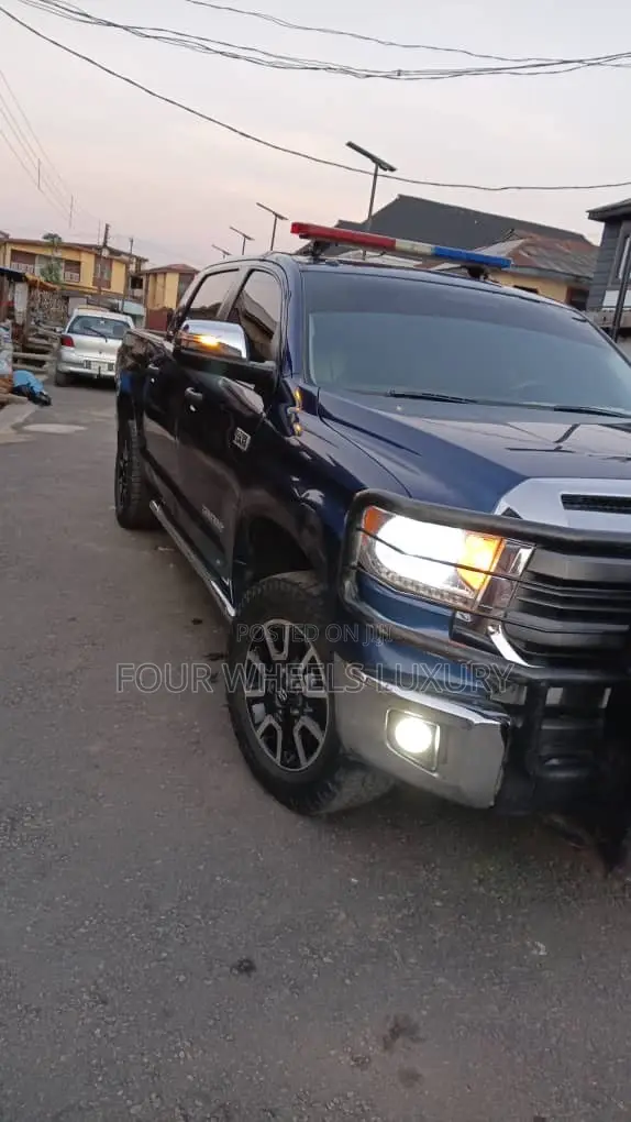 Toyota Tundra SR 4dr Double Cab 4WD LB (5.7L 8cyl 6A) 2014 Blue