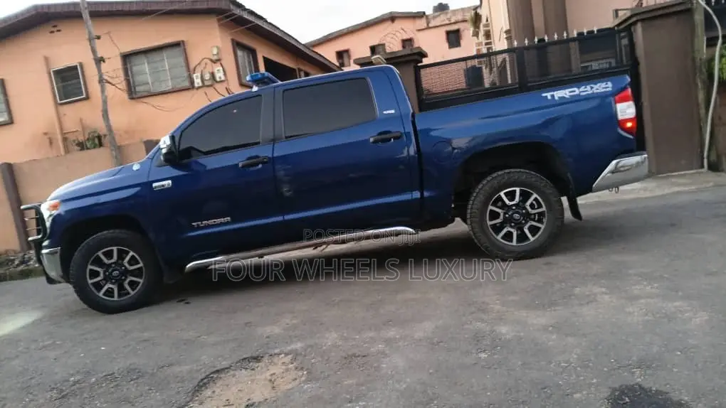 Toyota Tundra SR 4dr Double Cab 4WD LB (5.7L 8cyl 6A) 2014 Blue