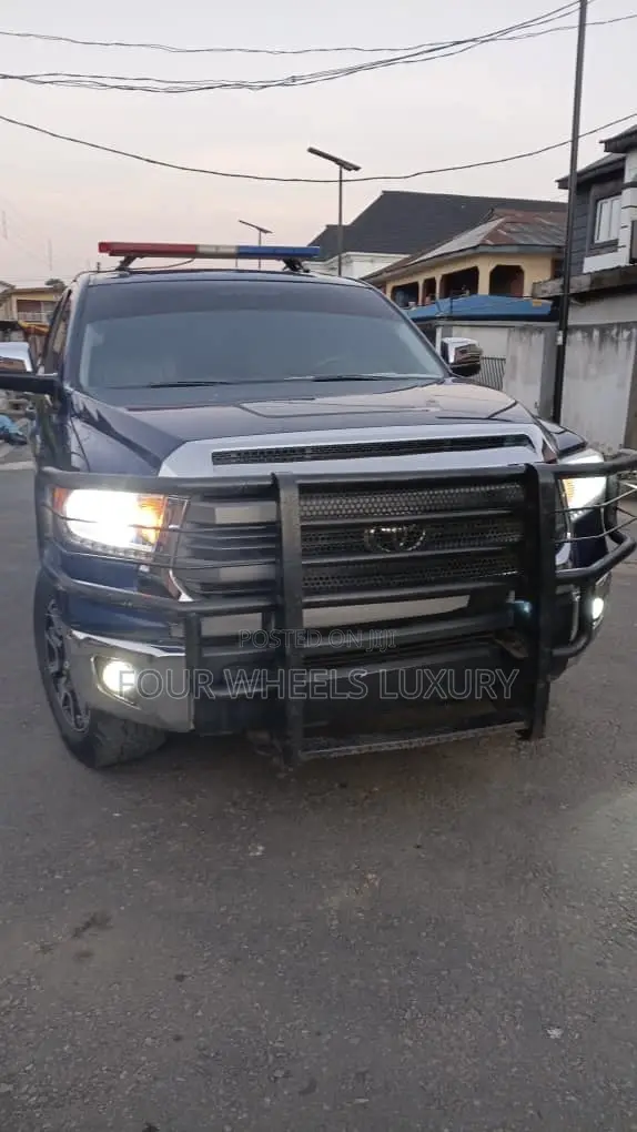 Toyota Tundra SR 4dr Double Cab 4WD LB (5.7L 8cyl 6A) 2014 Blue