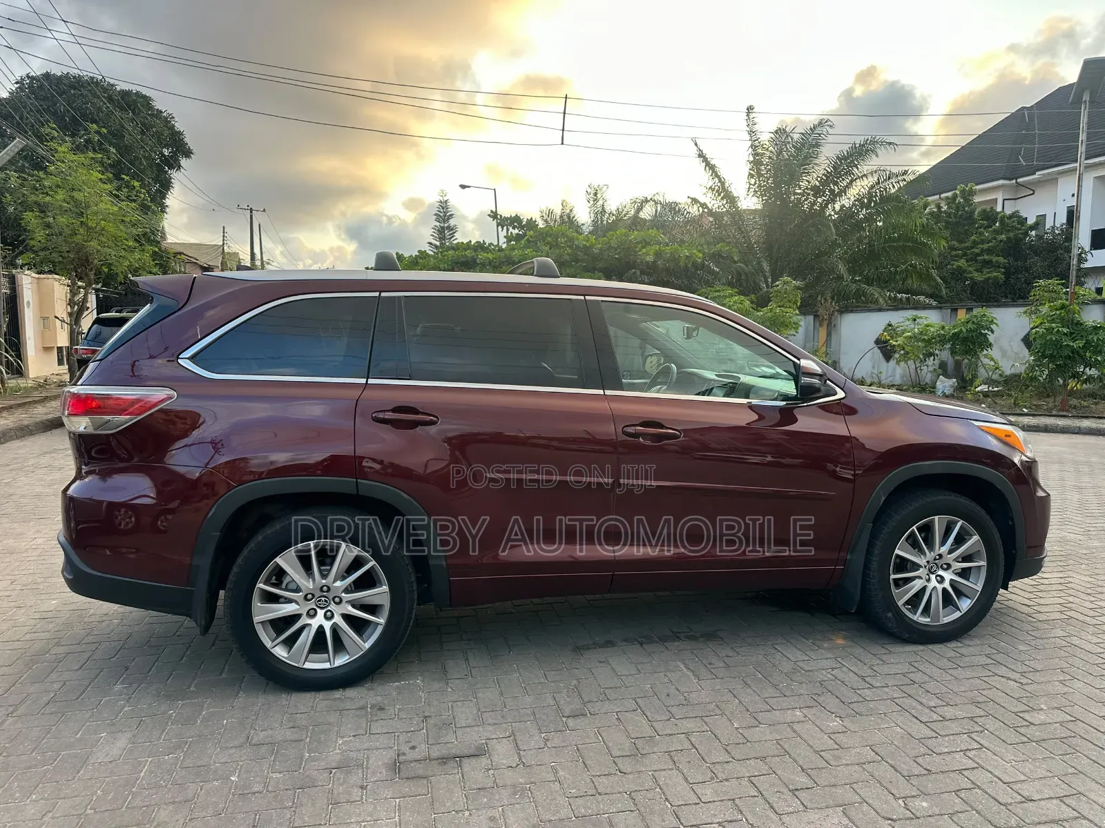 Toyota Highlander XLE 4dr SUV AWD (3.5L 6cyl 6A) 2015 Red