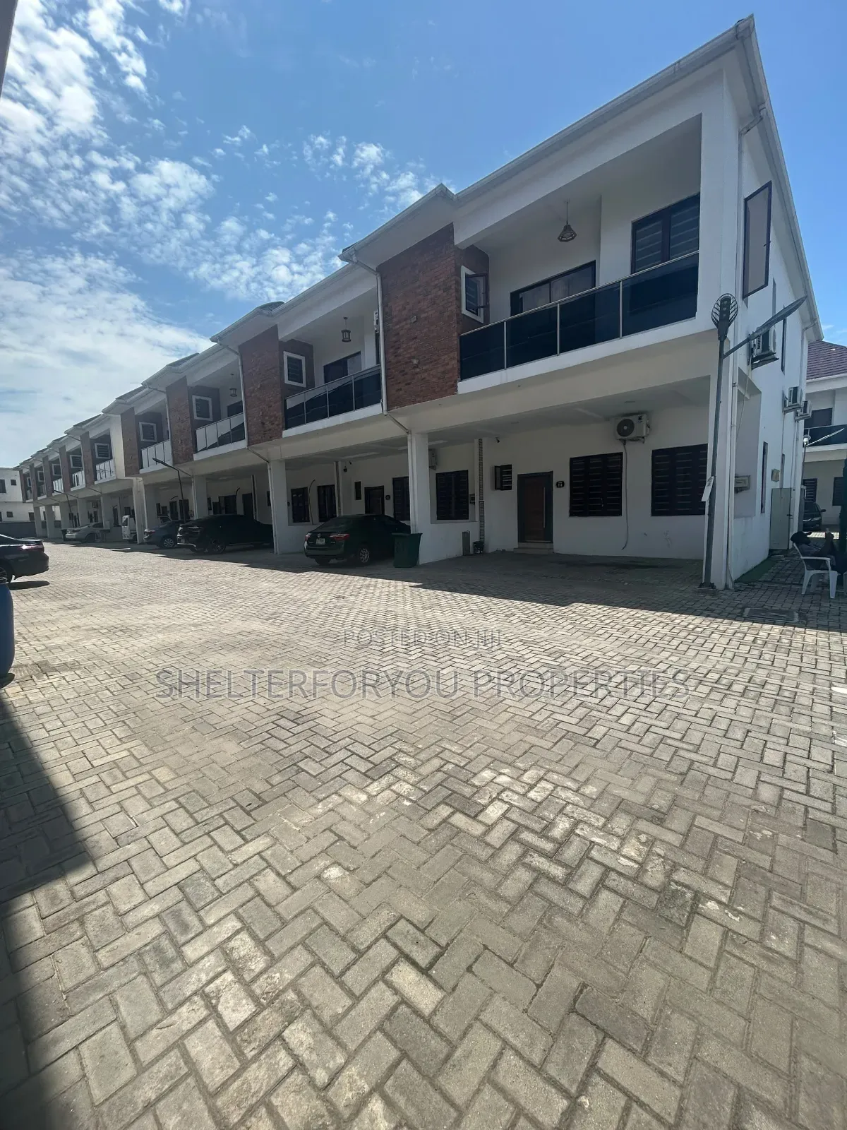 4bdrm Duplex in Lekki Expressway for sale