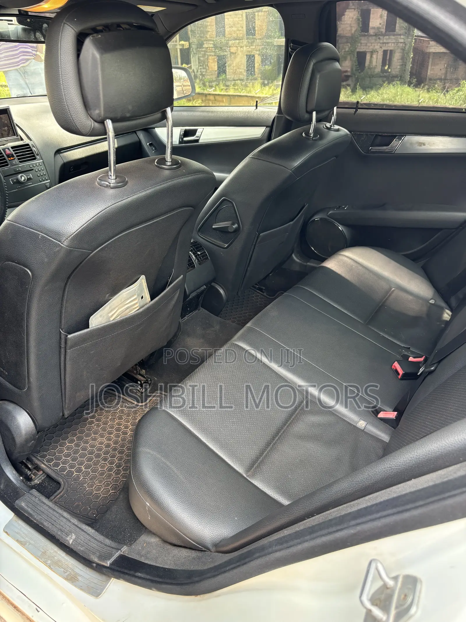 Mercedes-Benz C300 Luxury Sedan RWD (3.0L 6cyl 7A) 2010 White