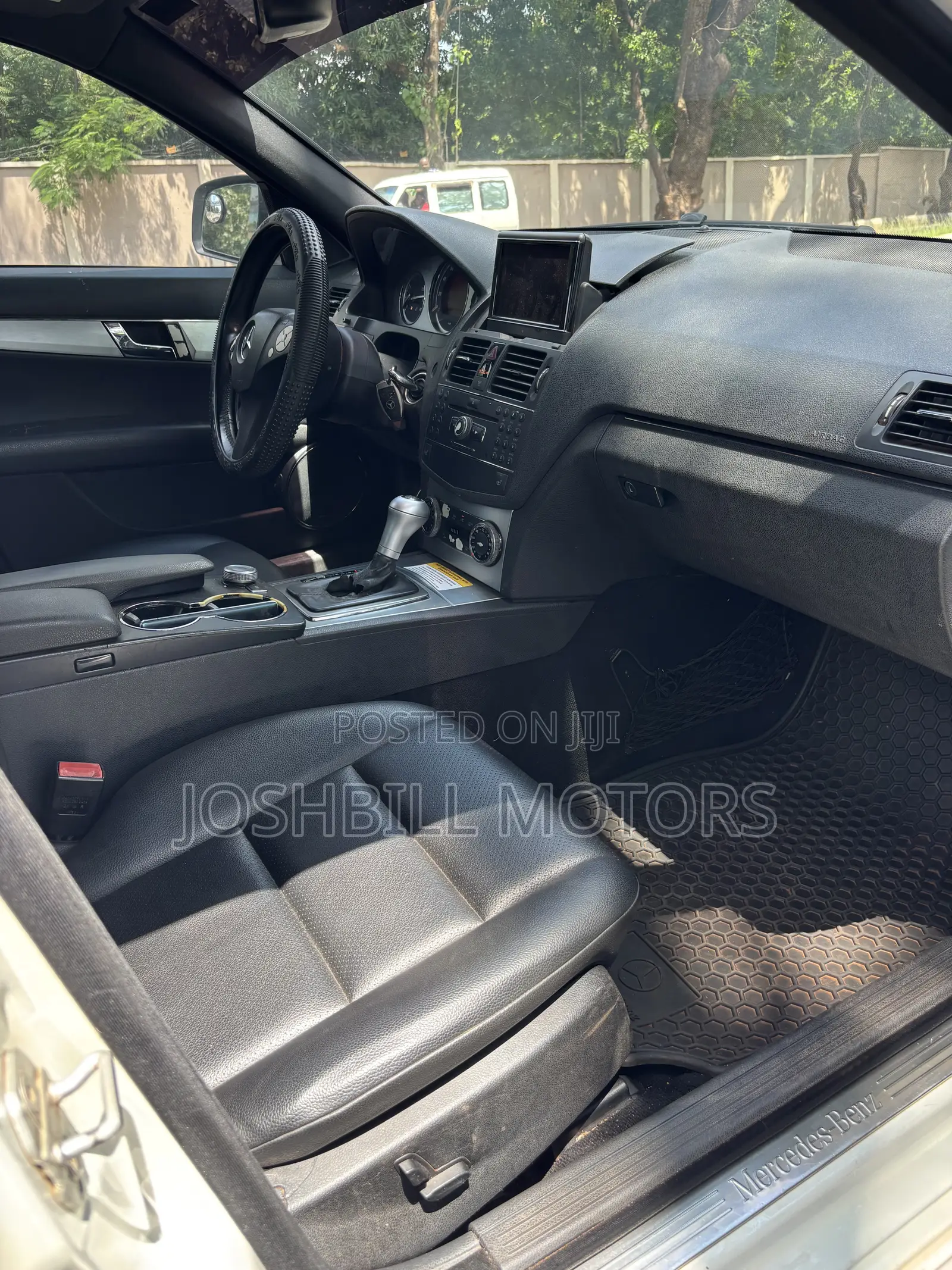 Mercedes-Benz C300 Luxury Sedan RWD (3.0L 6cyl 7A) 2010 White