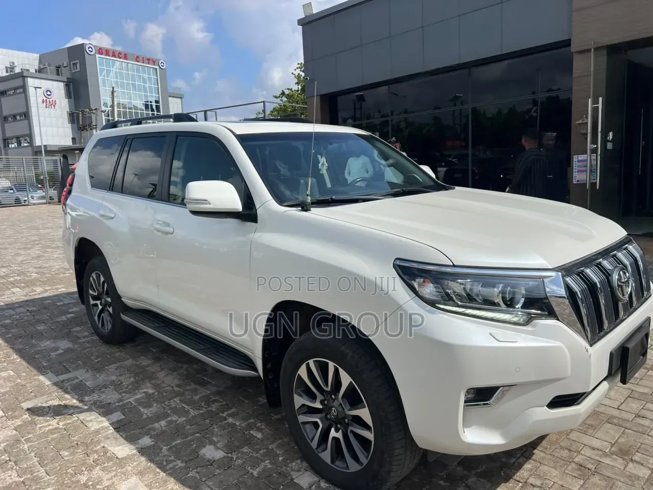 Toyota Land Cruiser Prado 4.0 2023 Off white