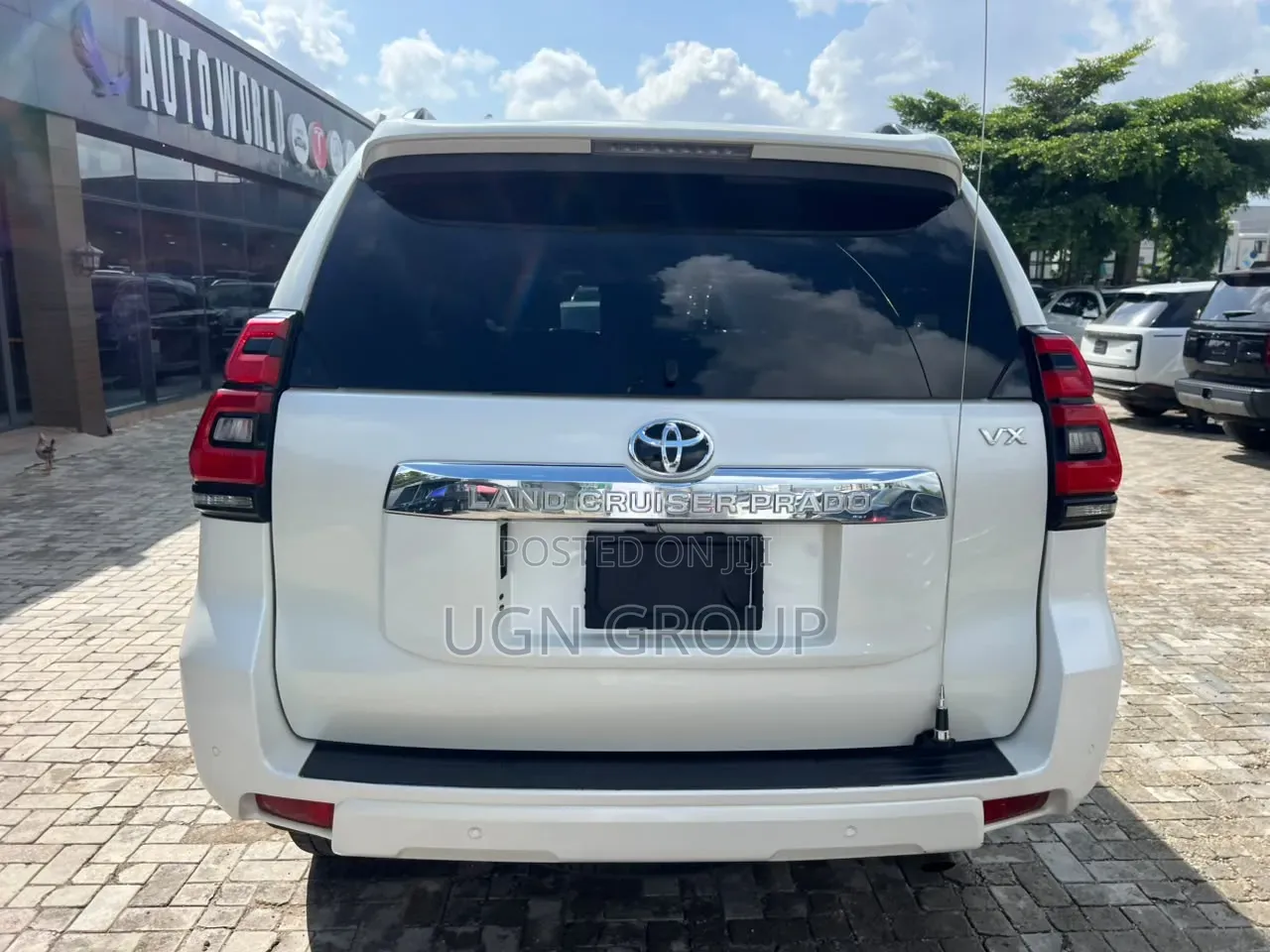 Toyota Land Cruiser Prado 4.0 2023 Off white